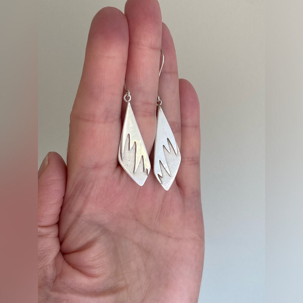 Limited edition 90s vintage silver earrings in EUC